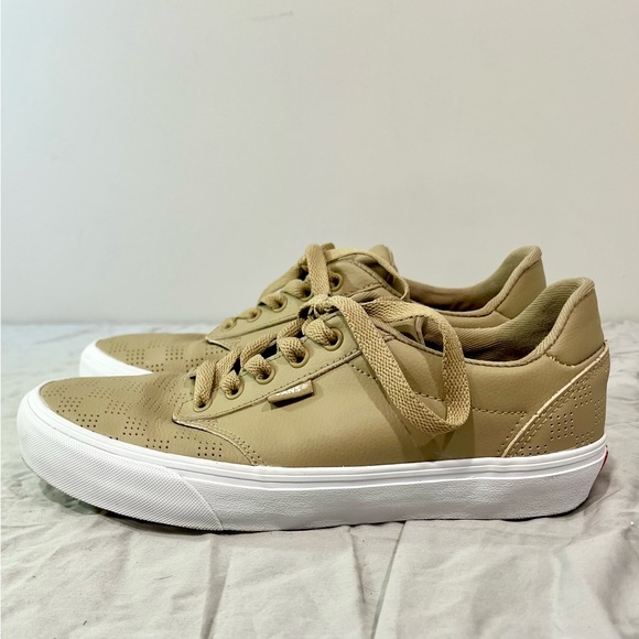 Perforated lace up leather Vans Women’s size 10 1/2 / Men’s size 9. - Picture 3 of 9